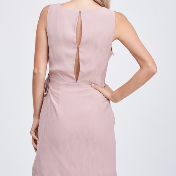 NEW wrap side tie subtle feather embossed print dress - Picture 2 of 7